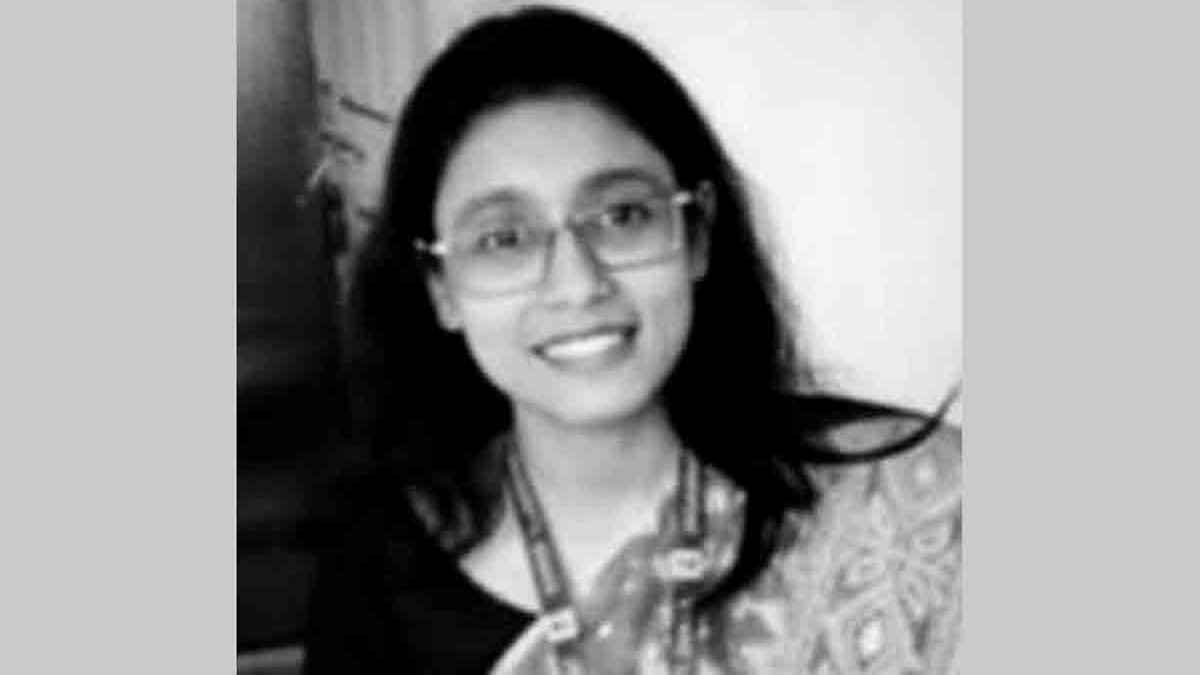 মেসে ঝুলছিল জবি ছাত্রীর নিথর দেহ